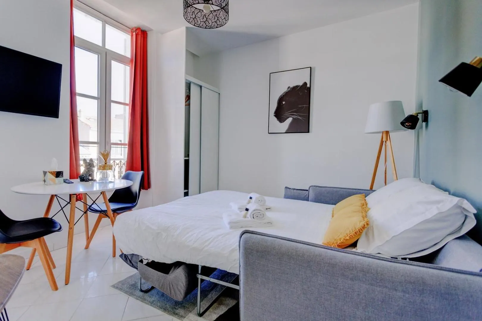 Studio Design Et Fonctionnel Cannes France
